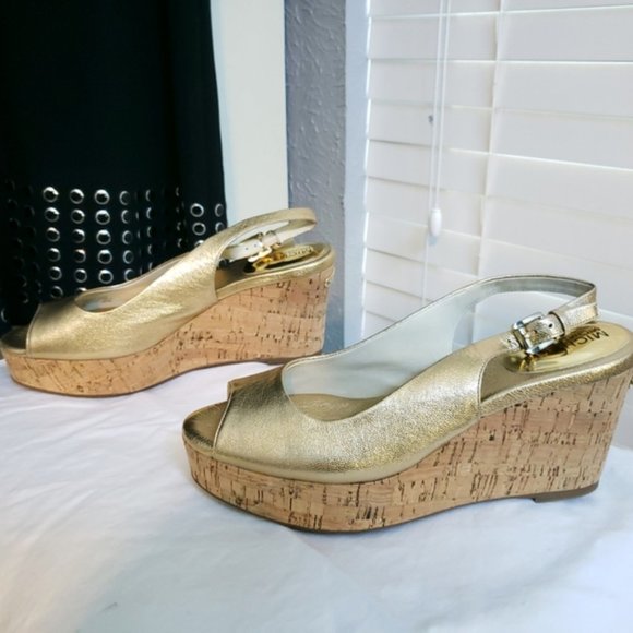 NWOT!! Gold Michael Kors Wedge Sandals - Picture 4 of 12